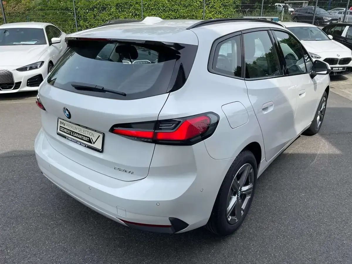 Gebraucht BMW 220 Active Tourer 170 PS (125 kW) 2025 Mineralweiss Van / Kleinbus