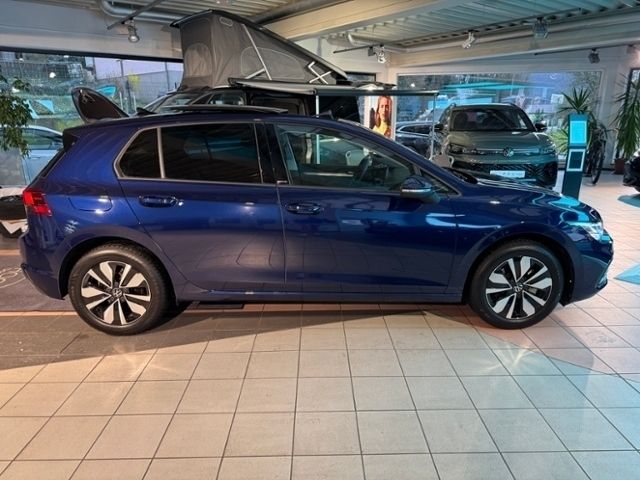 Gebraucht VW Golf VIII Move 110 PS (80 kW) 2023 Blau Limousine