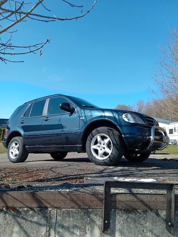 Gebraucht Mercedes ML320 218 PS (160 kW) 2000 Schwarz SUV