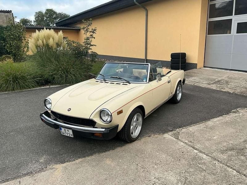 Beige Gebraucht 1983 Fiat 124 Spider Cabrio | 18.900 € - Bild 1/4