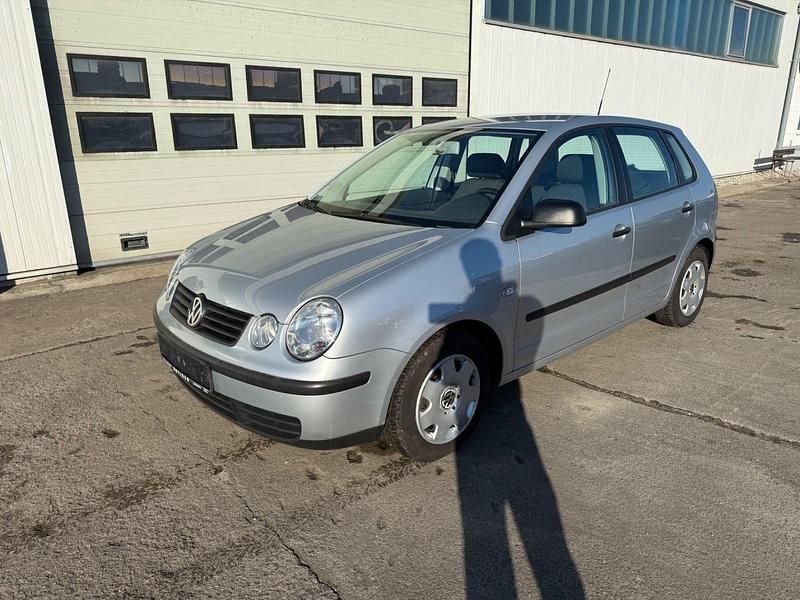 Silber Gebraucht 2003 VW Polo Basis Kleinwagen | 2.399 € (Etwas zu teuer) - Bild 1/4