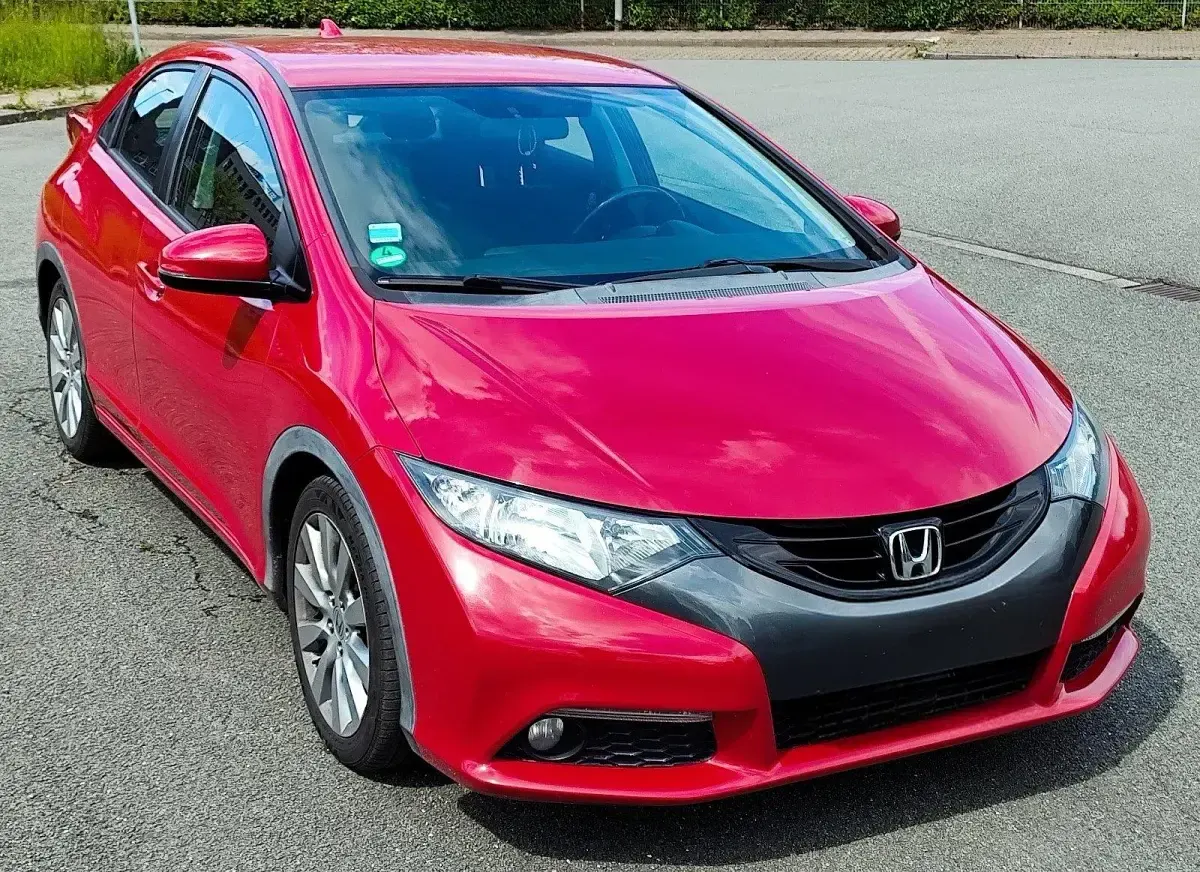 Gebraucht Honda Civic Executive 150 PS (110 kW) 2013 Rot Limousine