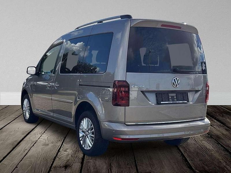 Gebraucht VW Caddy Highline 131 PS (96 kW) 2020 Mojave beige metallic Van / Kleinbus