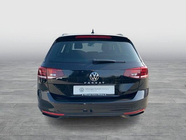 Gebraucht VW Passat Basis 150 PS (110 kW) 2022 Schwarz Kombi