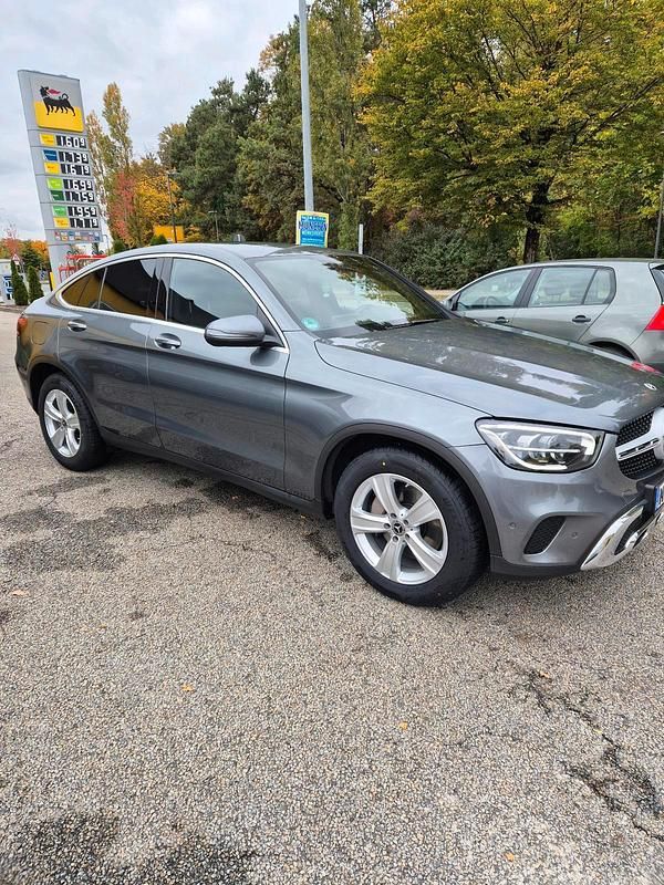 Grau Gebraucht 2019 Mercedes GLC220 Coupé | 35.900 € (Fairer Preis) - Bild 1/4