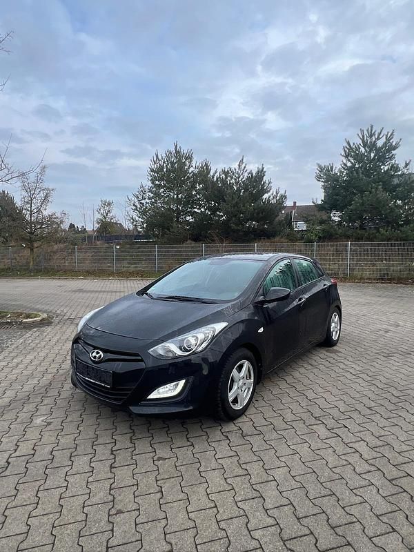 Gebraucht Hyundai i30 99 PS (72 kW) 2013 Schwarz Limousine