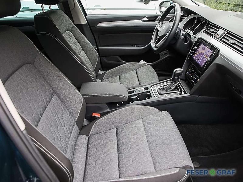 Gebraucht VW Passat Business 150 PS (110 kW) 2023 Blau Kombi