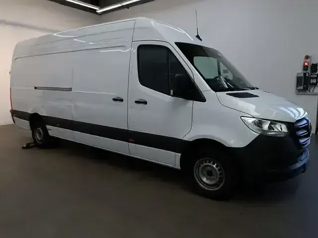 Gebraucht Mercedes Sprinter 170 PS (125 kW) 2025 Arktikweiss Van