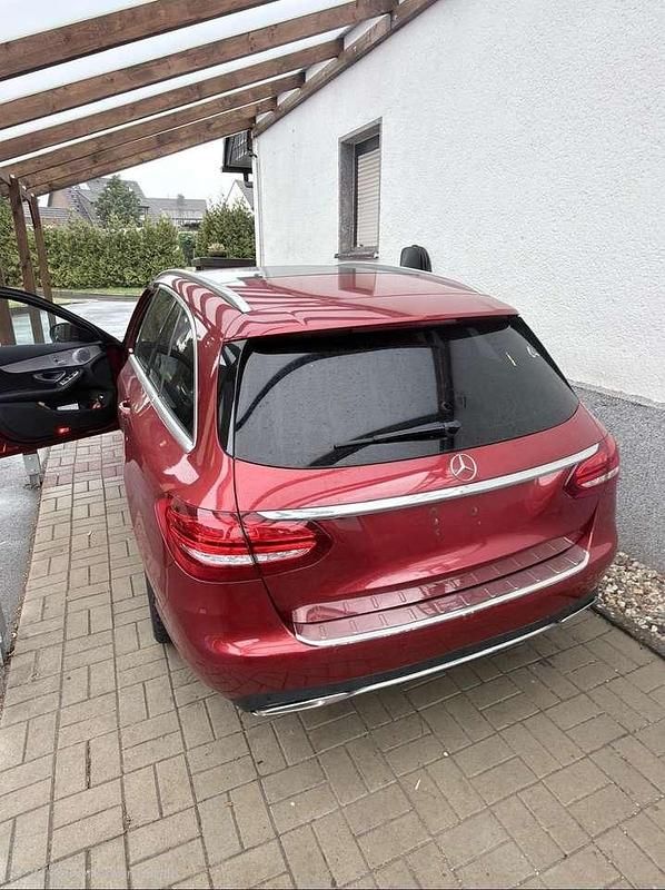 Gebraucht Mercedes C400 333 PS (244 kW) 2018 Rot Kombi
