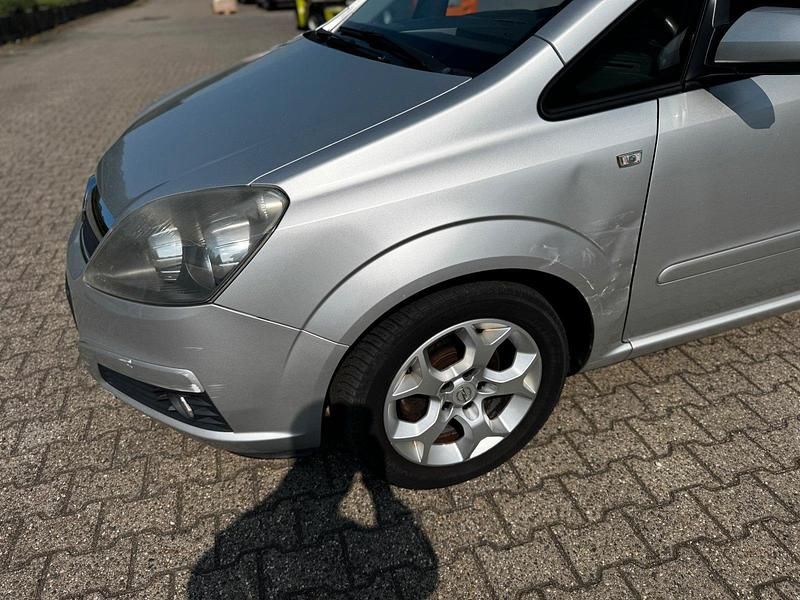 Gebraucht Opel Zafira 105 PS (77 kW) 2005 Silber Van / Kleinbus