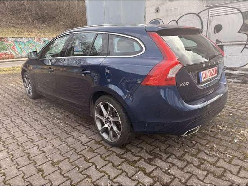 Gebraucht Volvo V60 Ocean Race 150 PS (110 kW) 2016 Ocean blue ii / metallic Kombi