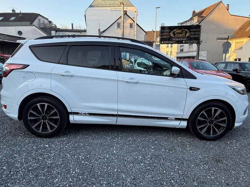 Gebraucht Ford Kuga ST-Line 150 PS (110 kW) 2018 Weiß SUV