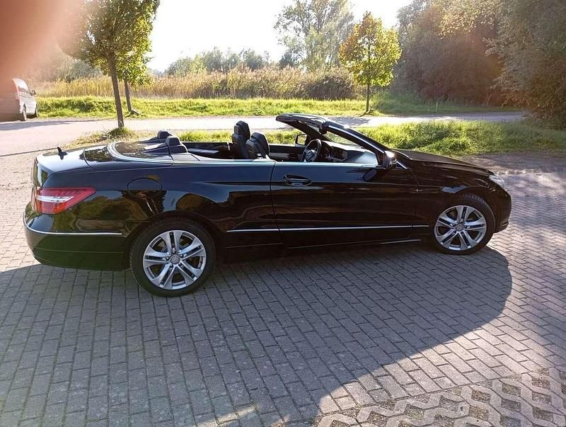 Schwarz Gebraucht 2012 Mercedes E200 Avantgarde Cabrio | 15.800 € (Fairer Preis) - Bild 1/4