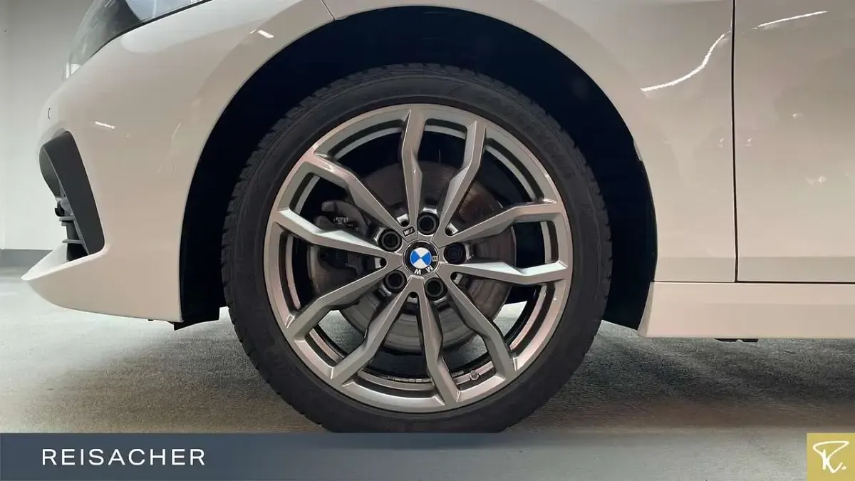 Gebraucht BMW 120 Advantage 192 PS (141 kW) 2023 Alpinweiß uni Kleinwagen