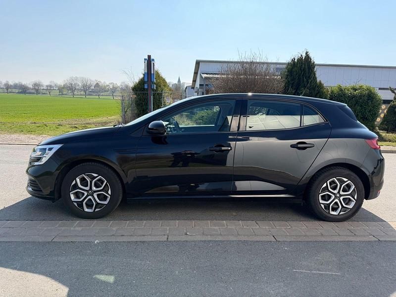 Gebraucht Renault Mégane IV 101 PS (74 kW) 2016 Schwarz Limousine