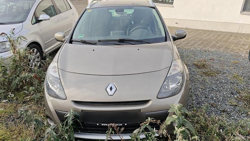 Braun Gebraucht 2009 Renault Clio GrandTour Kombi | 2.900 € (Fairer Preis) - Bild 1/4