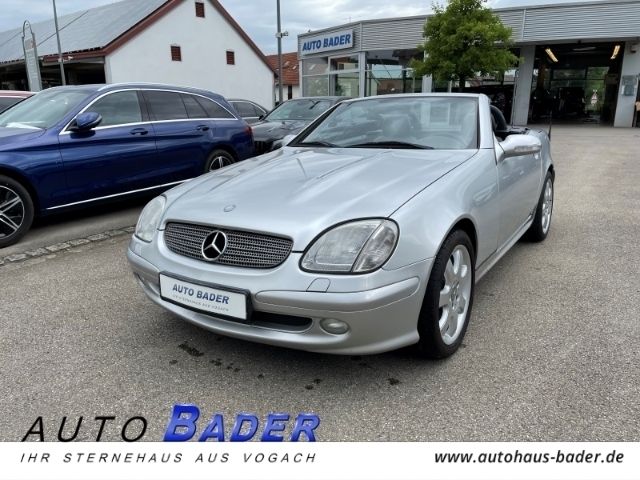 Silber Gebraucht 2002 Mercedes SLK230 Cabrio | 10.490 € - Bild 1/4