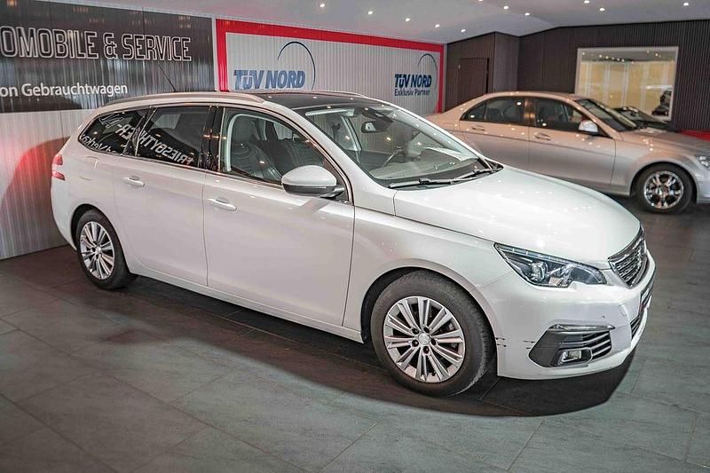 Gebraucht Peugeot 308 SW Allure 131 PS (96 kW) 2018 Weiß Kombi