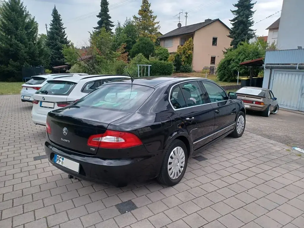 Gebraucht Skoda Superb Comfort 125 PS (91 kW) 2009 Schwarz Limousine
