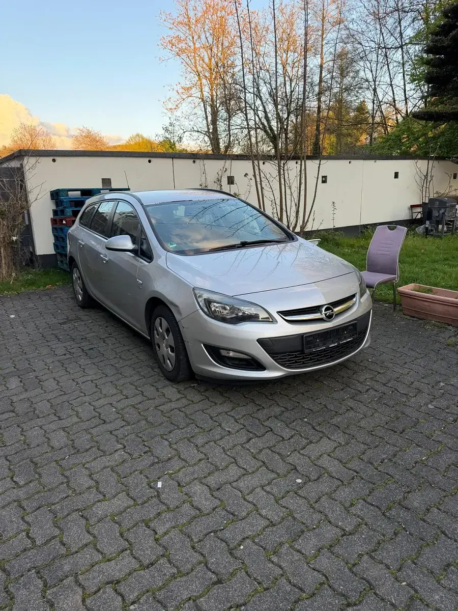 Usata Opel Astra 140 CV (102 kW) 2013 Argento Station wagon