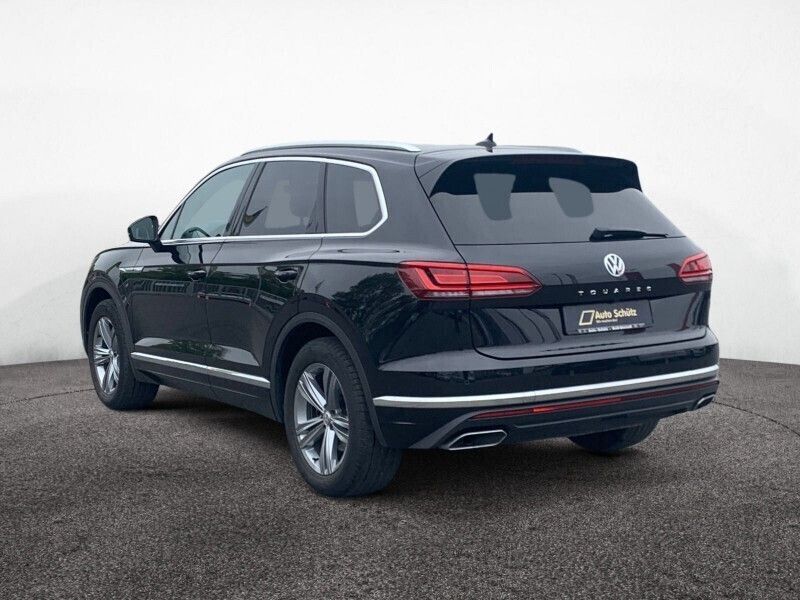 Gebraucht VW Touareg Basis 231 PS (169 kW) 2020 Deep black perleffekt SUV