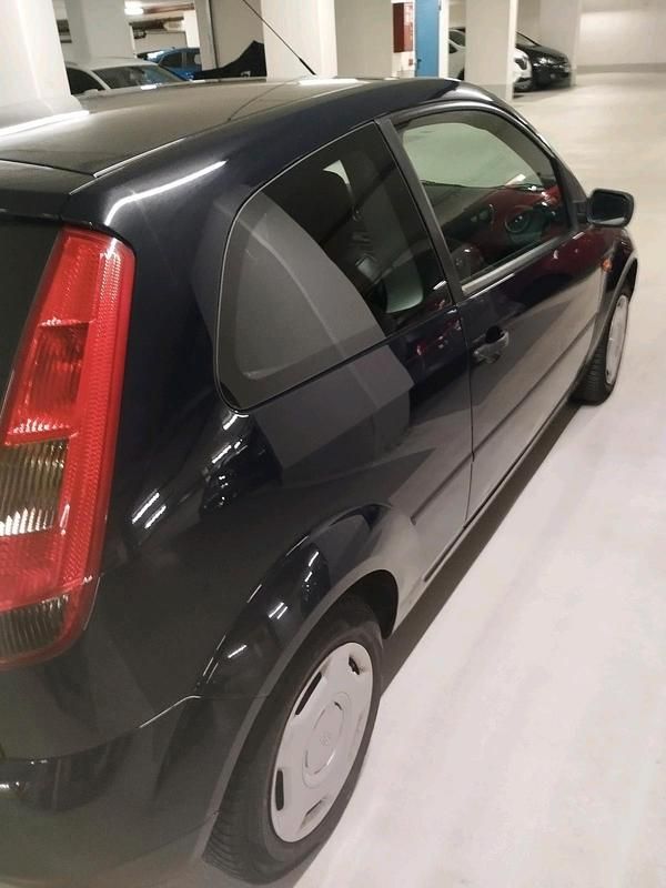 Gebraucht Ford Fiesta 60 PS (44 kW) 2004 Blau Kleinwagen