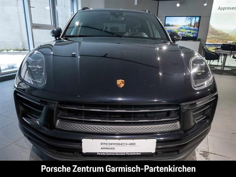 Gebraucht Porsche Macan 265 PS (194 kW) 2023 Tiefschwarzmetallic SUV