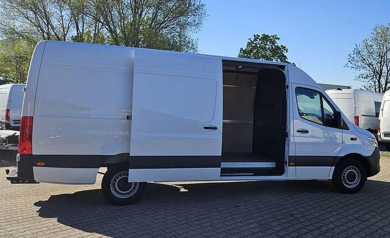 Second-hand Mercedes Sprinter 170 CP (125 kW) 2025 Alb Van