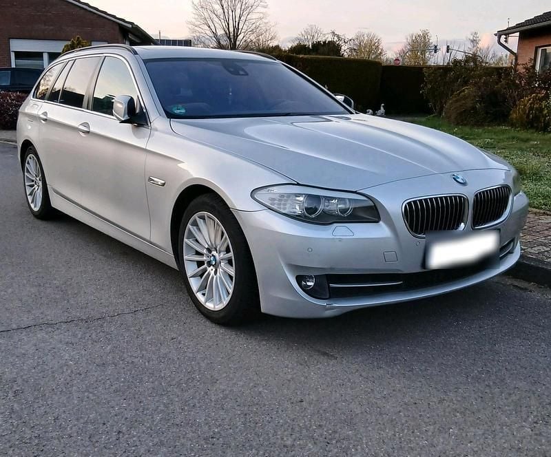 Gebraucht BMW 523 204 PS (150 kW) 2010 Silber Kombi