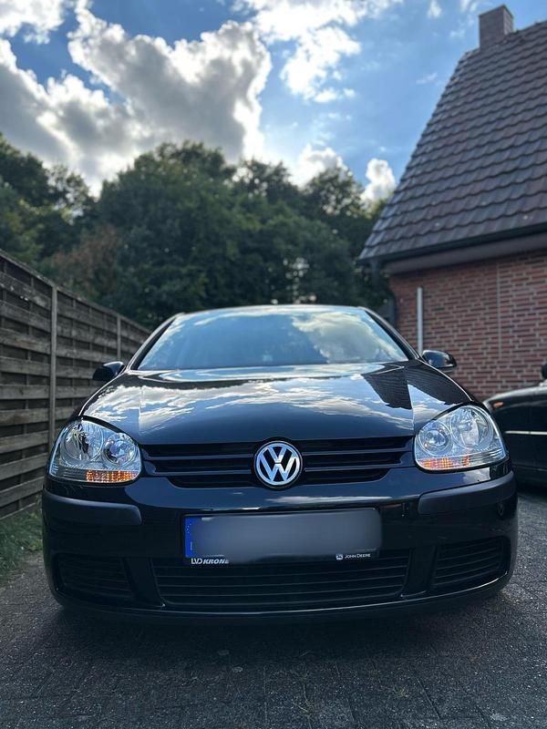 Schwarz Gebraucht 2006 VW Golf V Limousine | 2.000 € (Fairer Preis) - Bild 1/4
