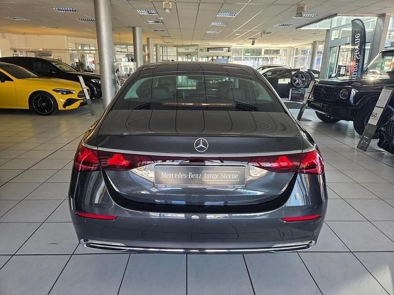 Gebraucht Mercedes E220 Avantgarde 197 PS (144 kW) 2024 Grau Limousine