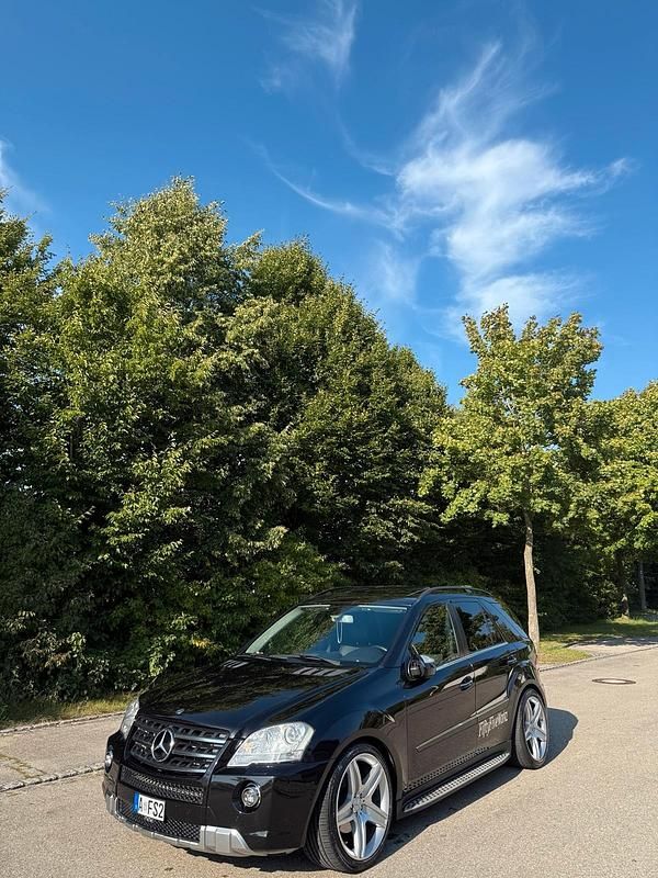 Schwarz Gebraucht 2009 Mercedes ML320 AMG SUV | 15.999 € - Bild 1/4