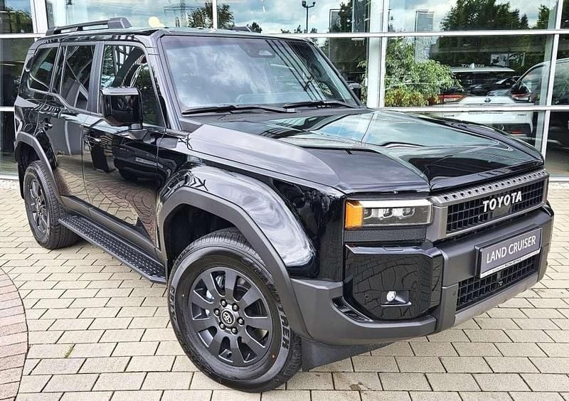 Attitude back metallic Neu 2025 Toyota Land Cruiser Executive SUV | 79.750 € (Superpreis) - Bild 1/4