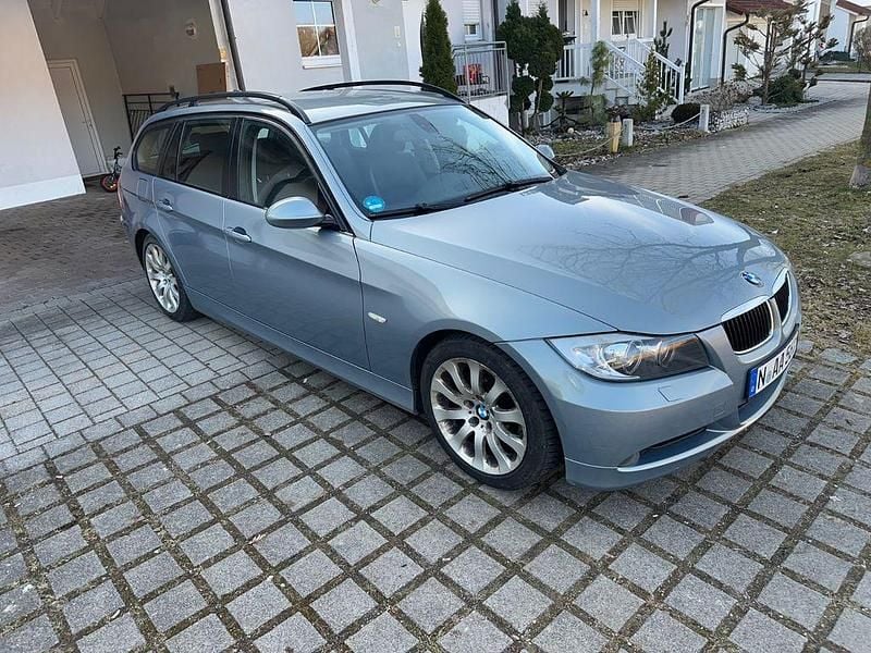 Gebraucht BMW 320 177 PS (130 kW) 2008 Grau Kombi