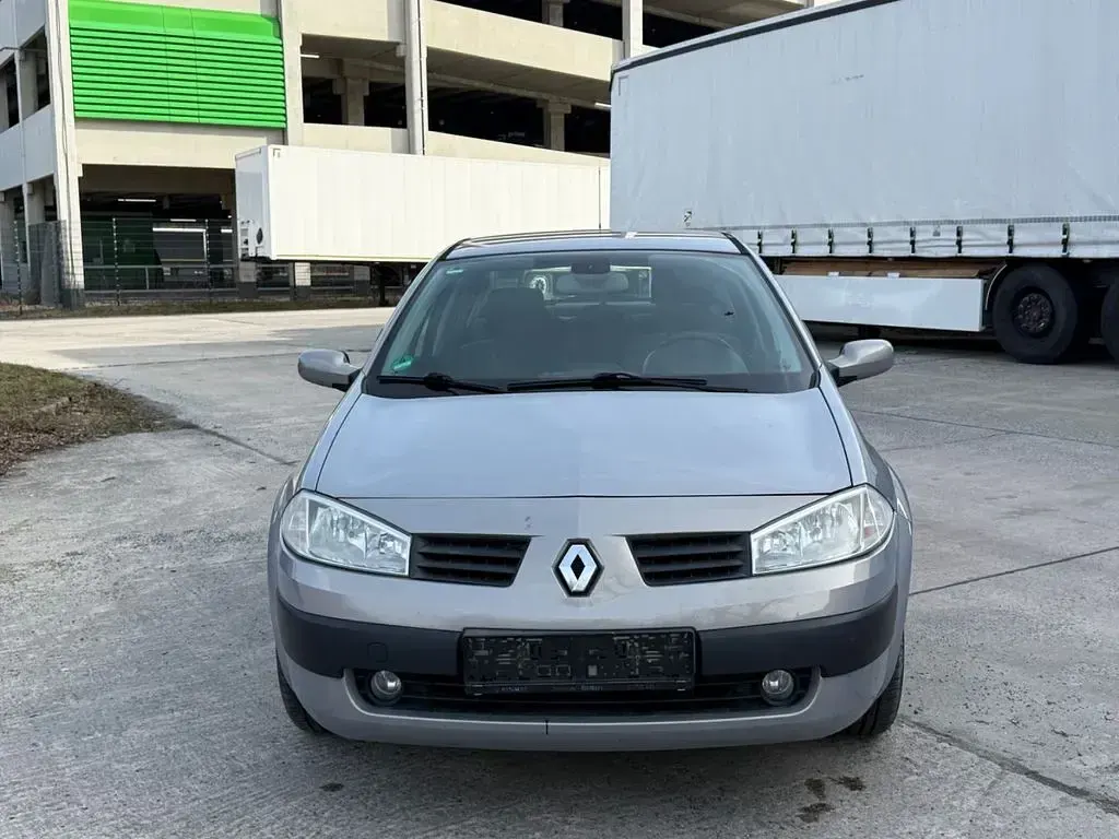 Gebraucht Renault Mégane Dynamique 113 PS (83 kW) 2004 Silber Limousine