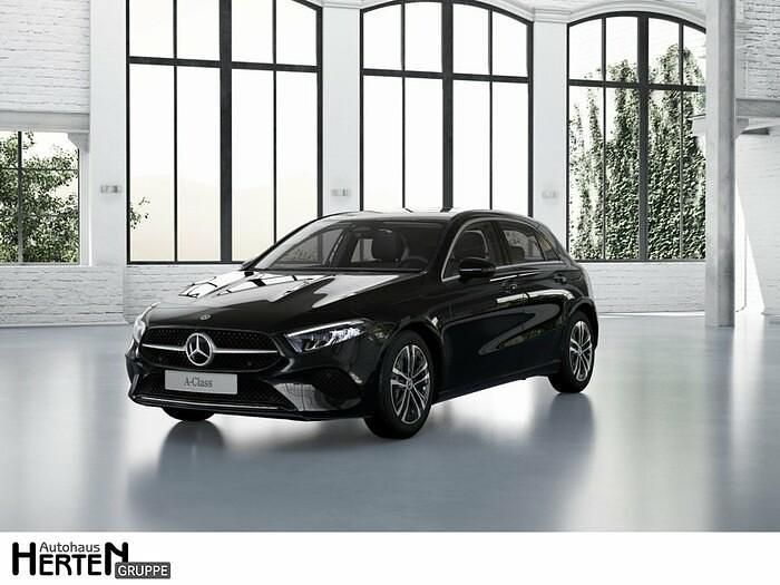 lack kosmosschwarz Gebraucht 2024 Mercedes A180 Progressive | 29.200 € (Guter Preis) - Bild 1/3