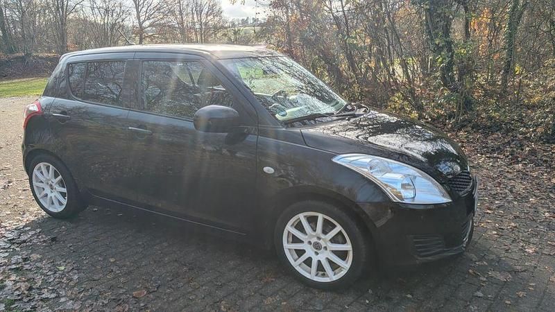 Gebraucht Suzuki Swift 94 PS (69 kW) 2013 Schwarz Kleinwagen
