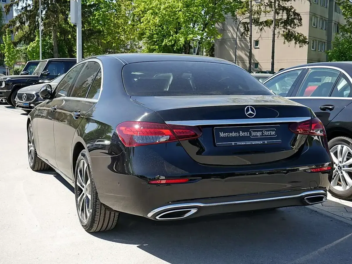 Gebraucht Mercedes E200 Avantgarde 160 PS (117 kW) 2022 Schwarz Limousine