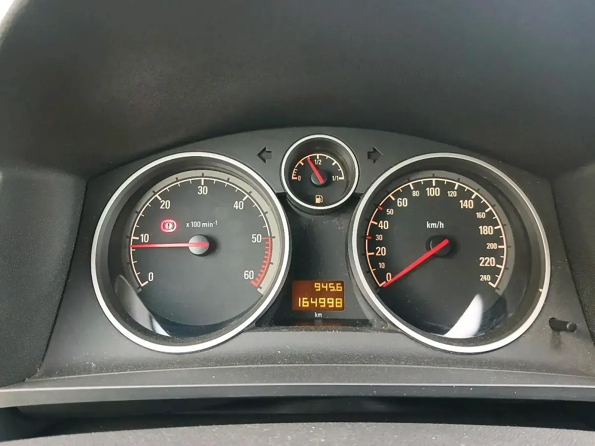 Gebraucht Opel Zafira 125 PS (91 kW) 2012 Schwarz Van / Kleinbus