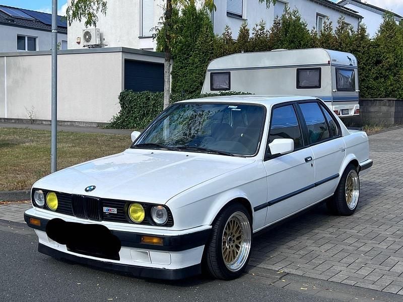 Weiß Gebraucht 1985 BMW 325 Limousine | 9.999 € - Bild 1/4