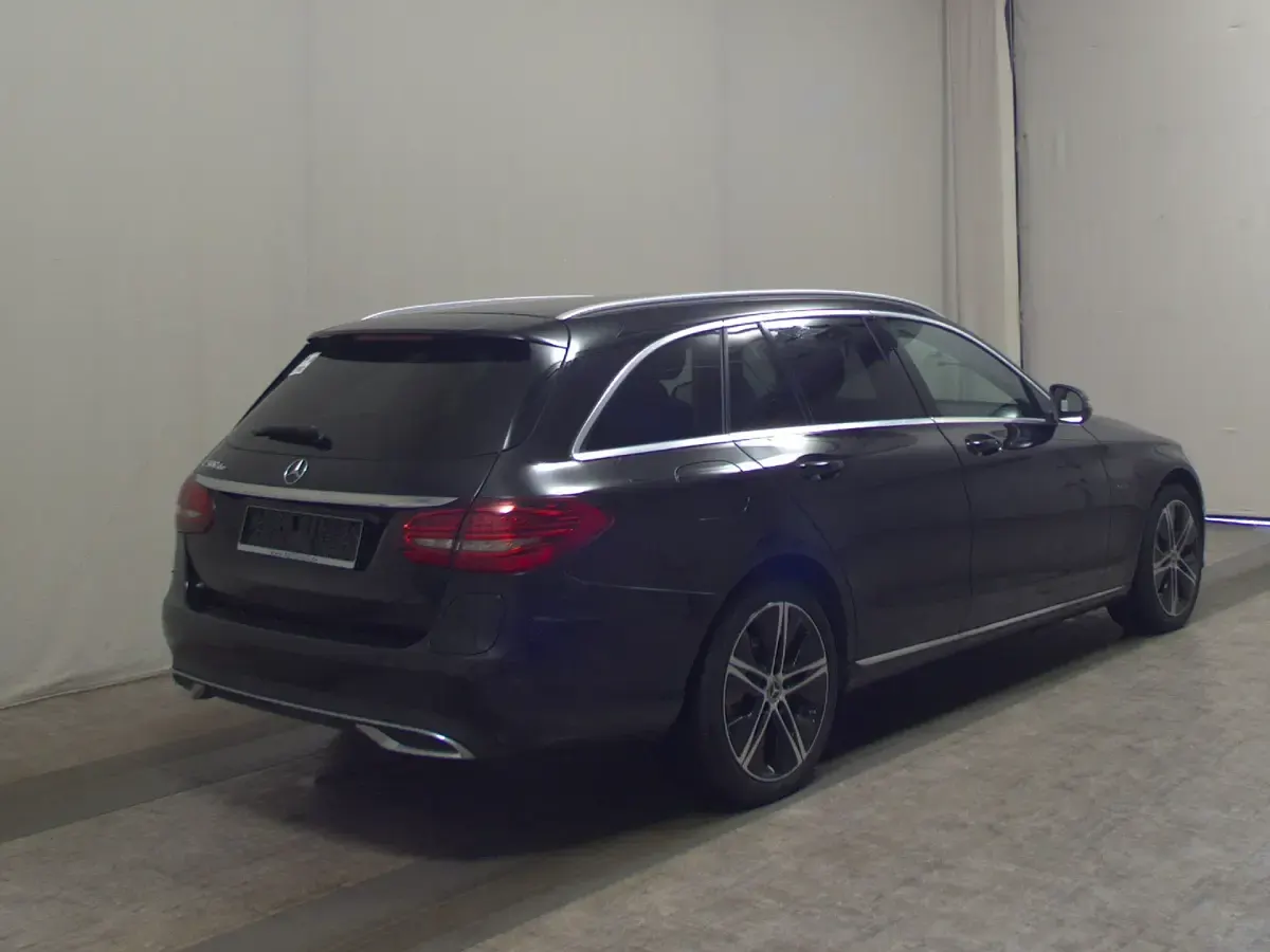 Gebraucht Mercedes C300 Avantgarde 194 PS (142 kW) 2020 Obsidianschwarz metallic
