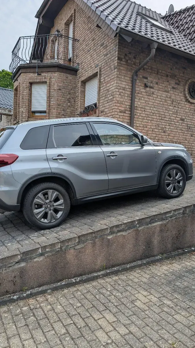 Gebraucht Suzuki Vitara 129 PS (94 kW) 2022 Silber SUV