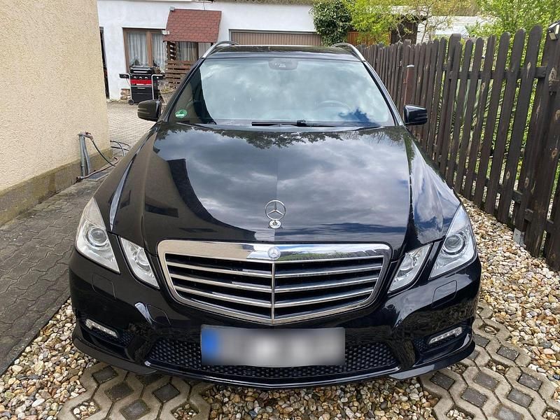 Gebraucht Mercedes E200 Avantgarde 184 PS (135 kW) 2010 Schwarz Kombi