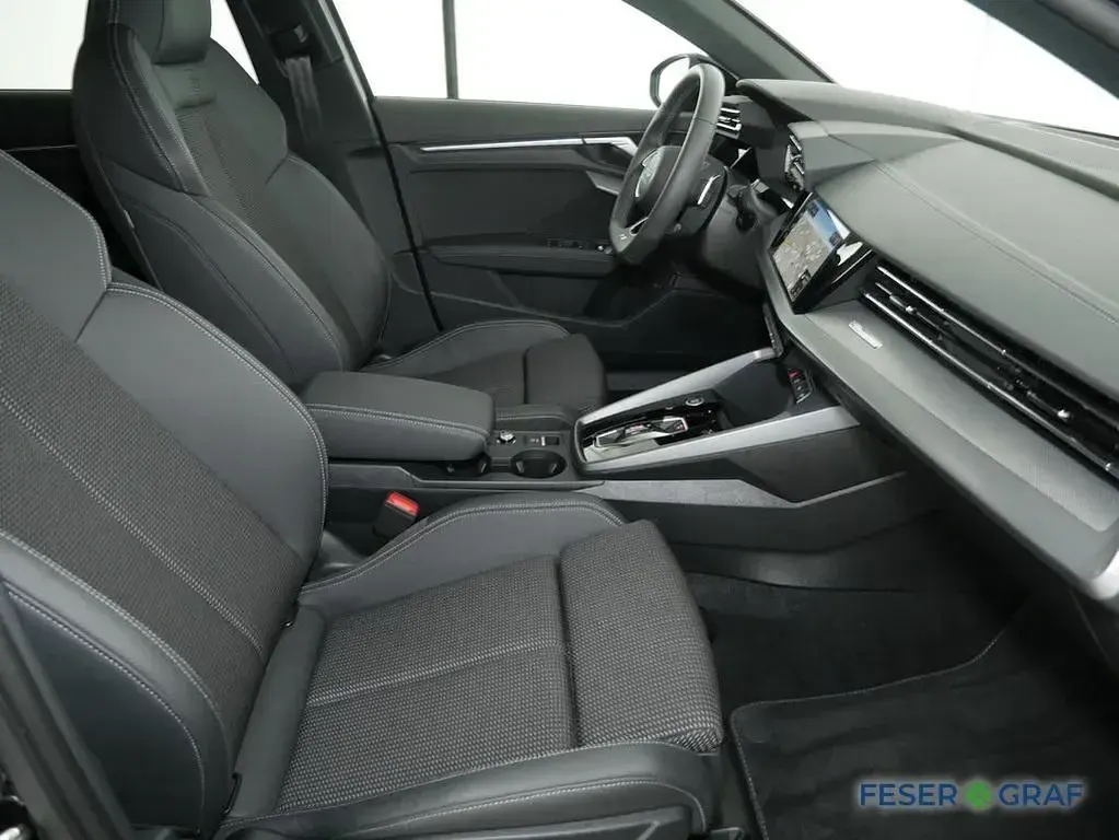 Second-hand Audi A3 S-Line 150 CP (110 kW) 2025 Negru Berlinǎ