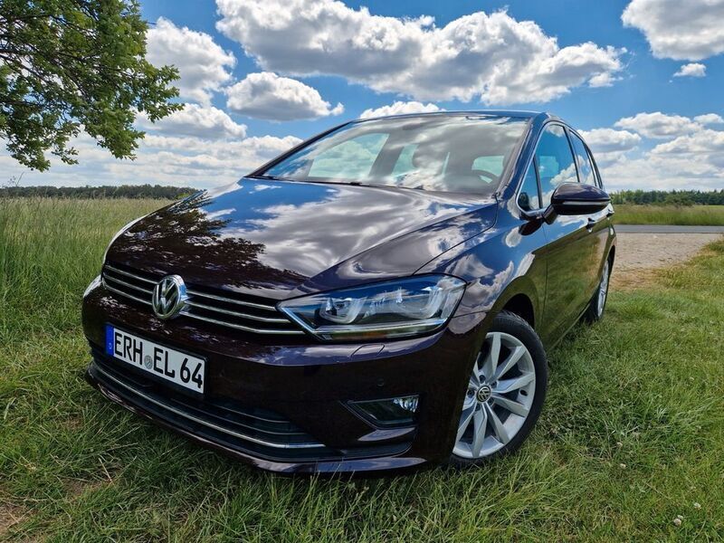 Rot Gebraucht 2017 VW Golf Sportsvan Highline Van / Kleinbus | 15.900 € (Fairer Preis) - Bild 1/4
