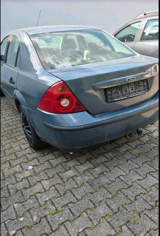 Gebraucht Ford Mondeo 110 PS (80 kW) 2001 Blau Limousine