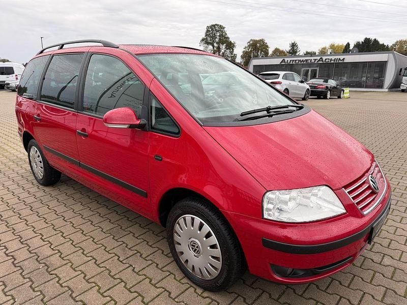 Gebraucht VW Sharan Trendline 116 PS (85 kW) 2009 Rot Van / Kleinbus