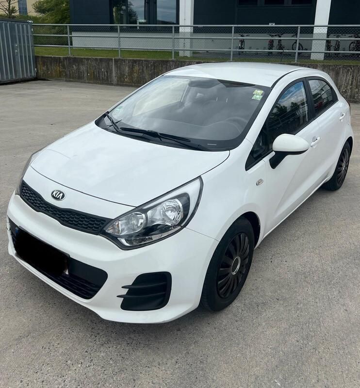 Weiß Gebraucht 2015 Kia Rio 4 Limousine | 8.650 € - Bild 1/4