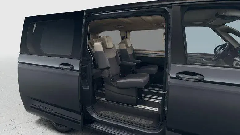 Neu VW T7 Edition 150 PS (110 kW) 2025 Urano grau / dach schwarz Van