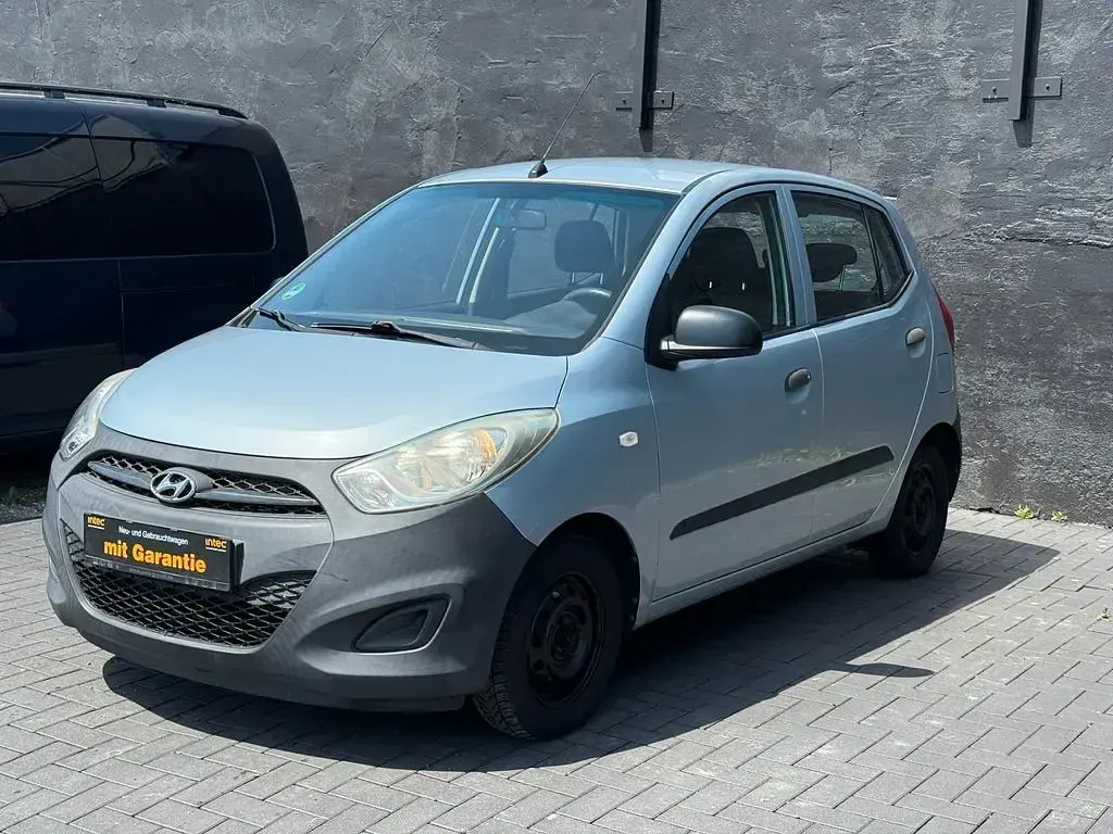 Gebraucht Hyundai i10 Classic 69 PS (50 kW) 2012 Silber Kleinwagen